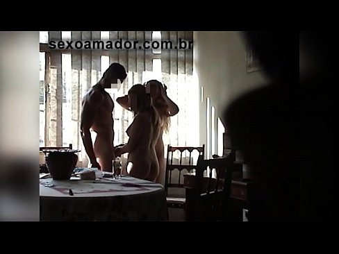 ❤️ Sexvänner bjuder in en gigantisk man och en trekant med honom Fuckvideo at sv.pornmega-com.ru ❤