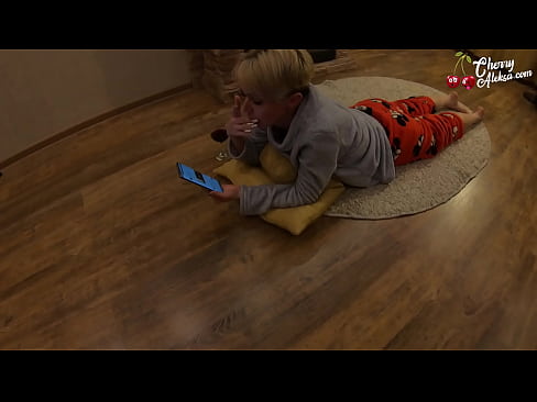 ❤️ Galna blondinen suger en enorm kuk och studsar på den - Analsex Fuckvideo at sv.pornmega-com.ru ❤